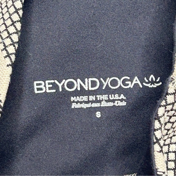Beyond Yoga Breakout High Waisted Midi Leggings - Picture 4 of 5